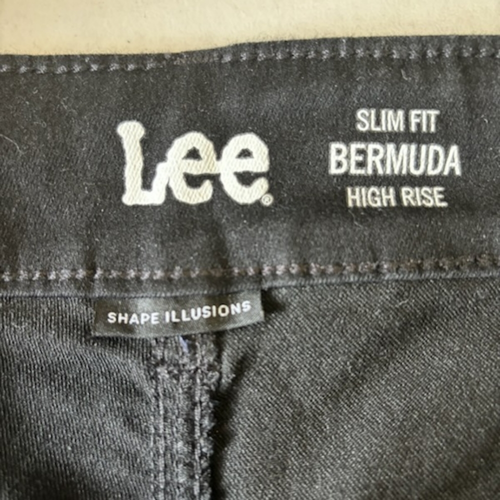 Lee Bermuda Shorts size 22